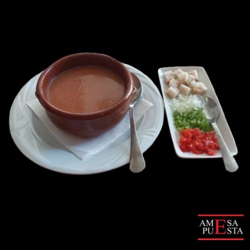 Gazpacho con guarnición aparte. Apto para celíacos.