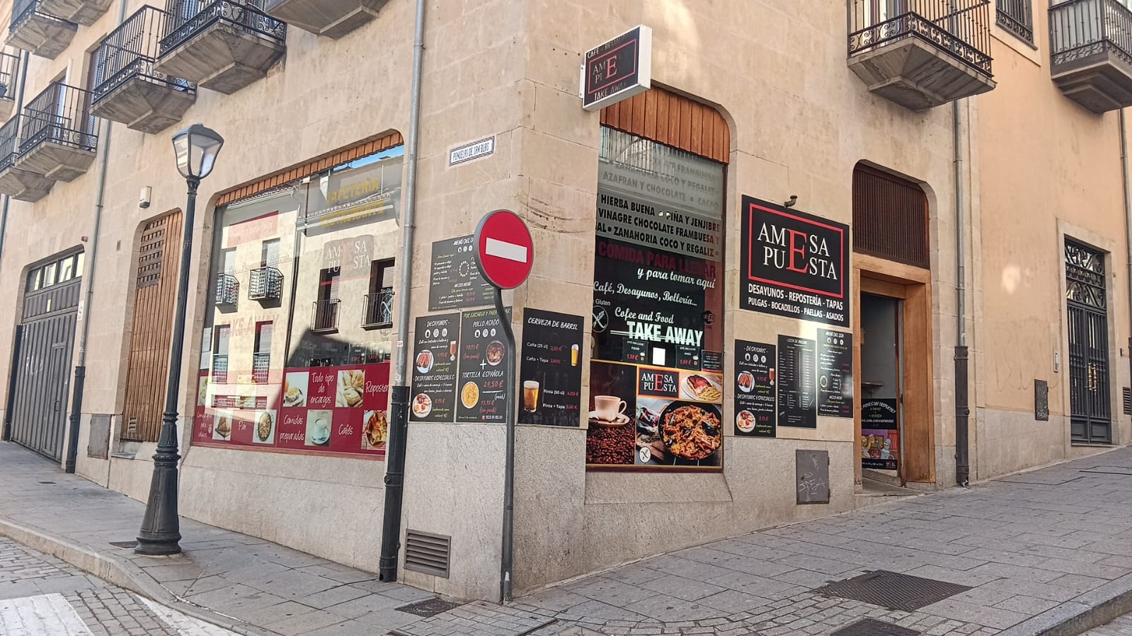 Restaurante A Mesa Puesta Salamanca, vista de la entrada